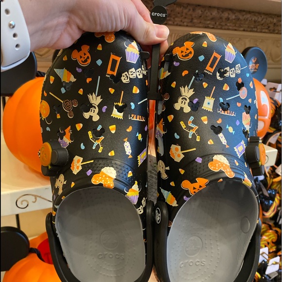 CROCS Shoes - COPY - Size 9 NWT Disney Halloween treat crocs